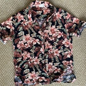 Aritzia Size Small Short Sleeve Button Up